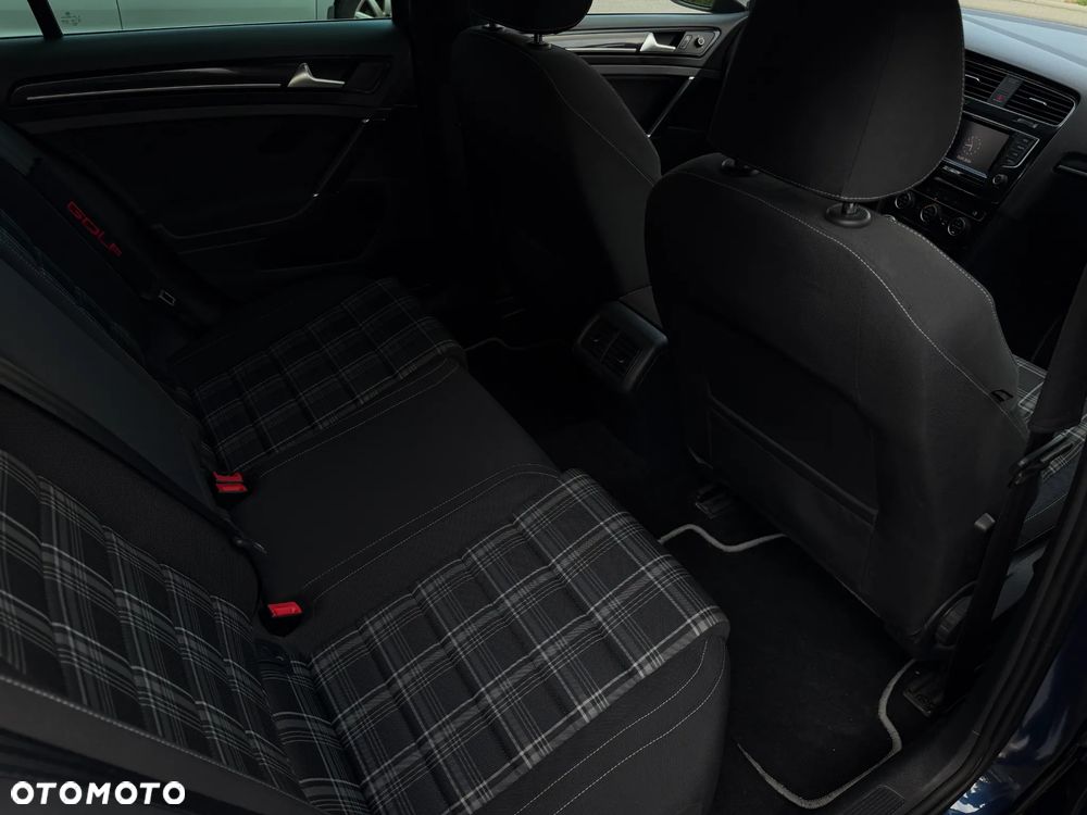 Volkswagen Golf - 20