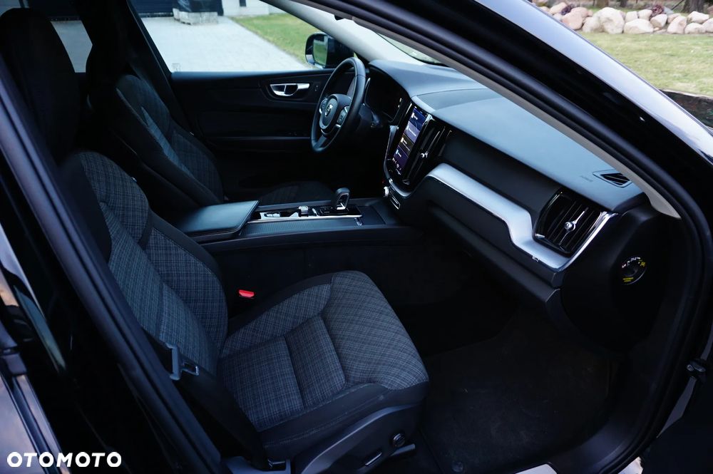 Volvo XC 60 B5 B AWD Momentum Pro - 25