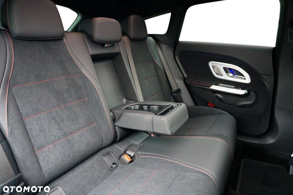 Mercedes-Benz CLA 220 mHEV 4-Matic 8G-DCT - 9