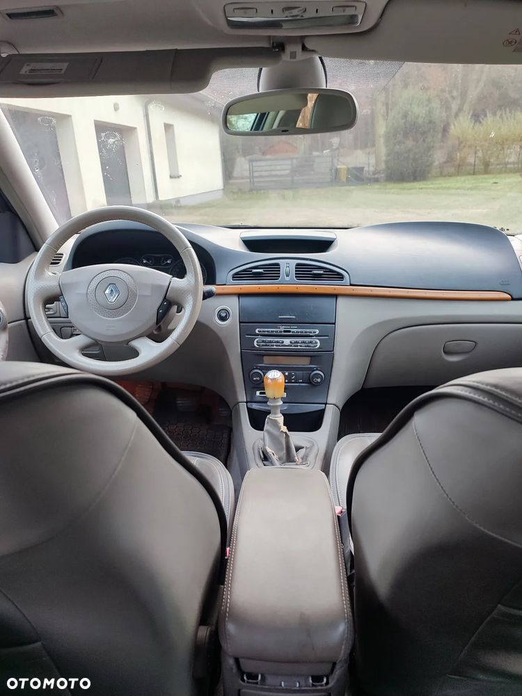 Renault Laguna 2.0 dCi FAP Initiale - 16