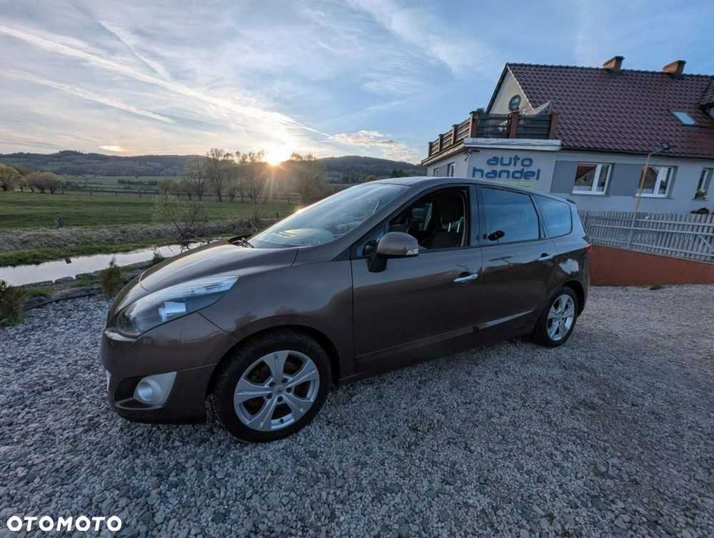 Renault Grand Scenic - 16