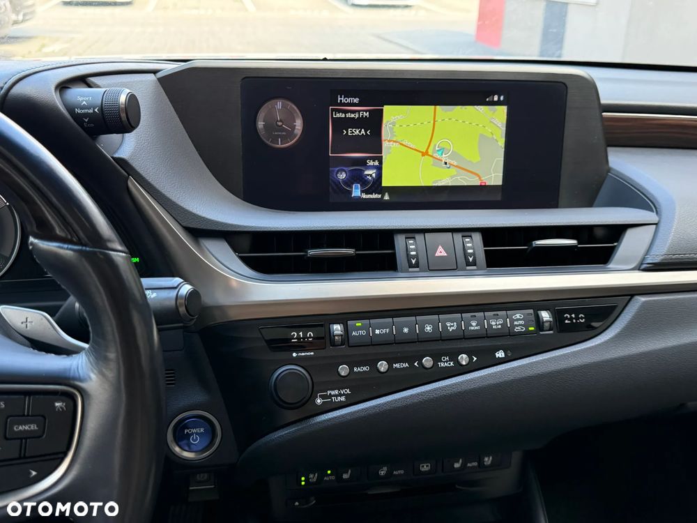 Lexus ES 300h Prestige - 27