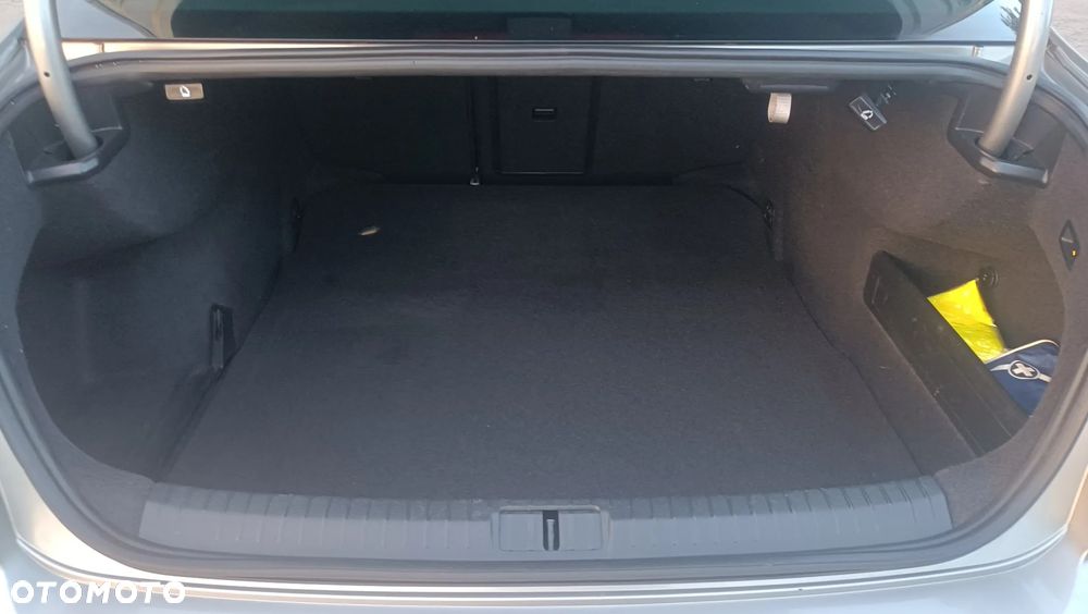 Volkswagen Passat 2.0 TDI (BlueMotion Technology) Comfortline - 19