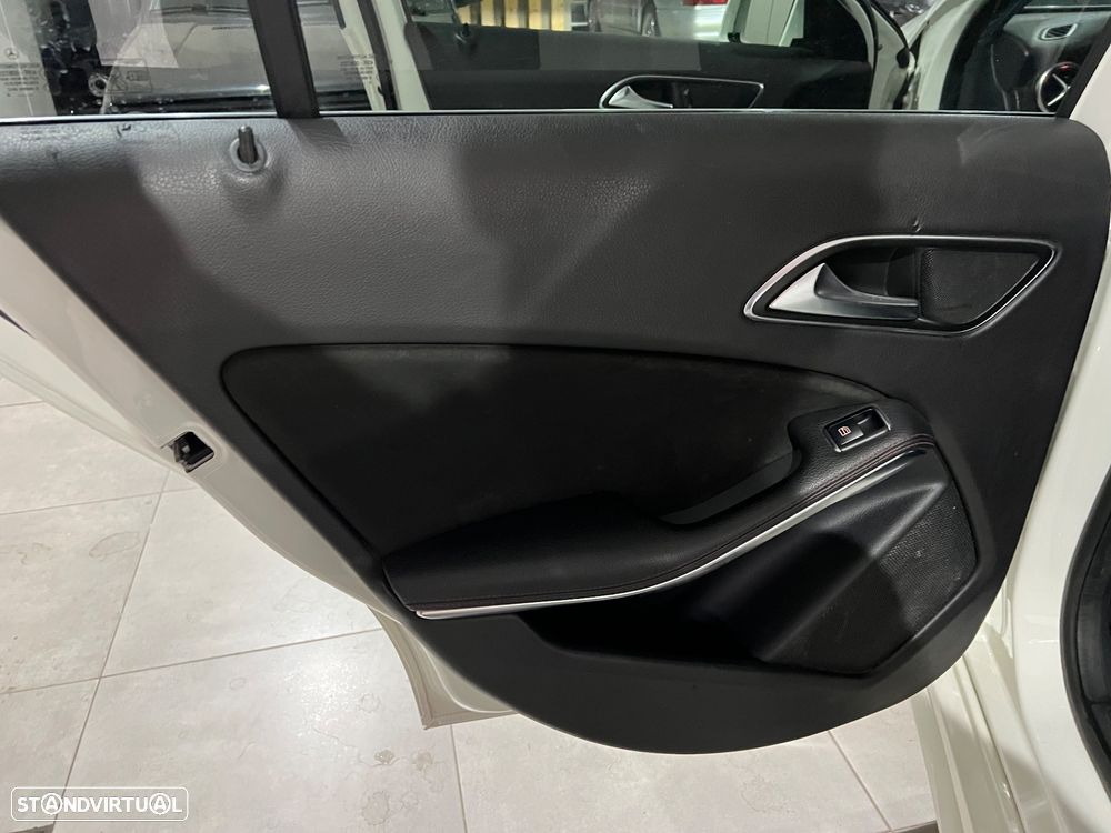 Mercedes-Benz A 180 d AMG Line - 12