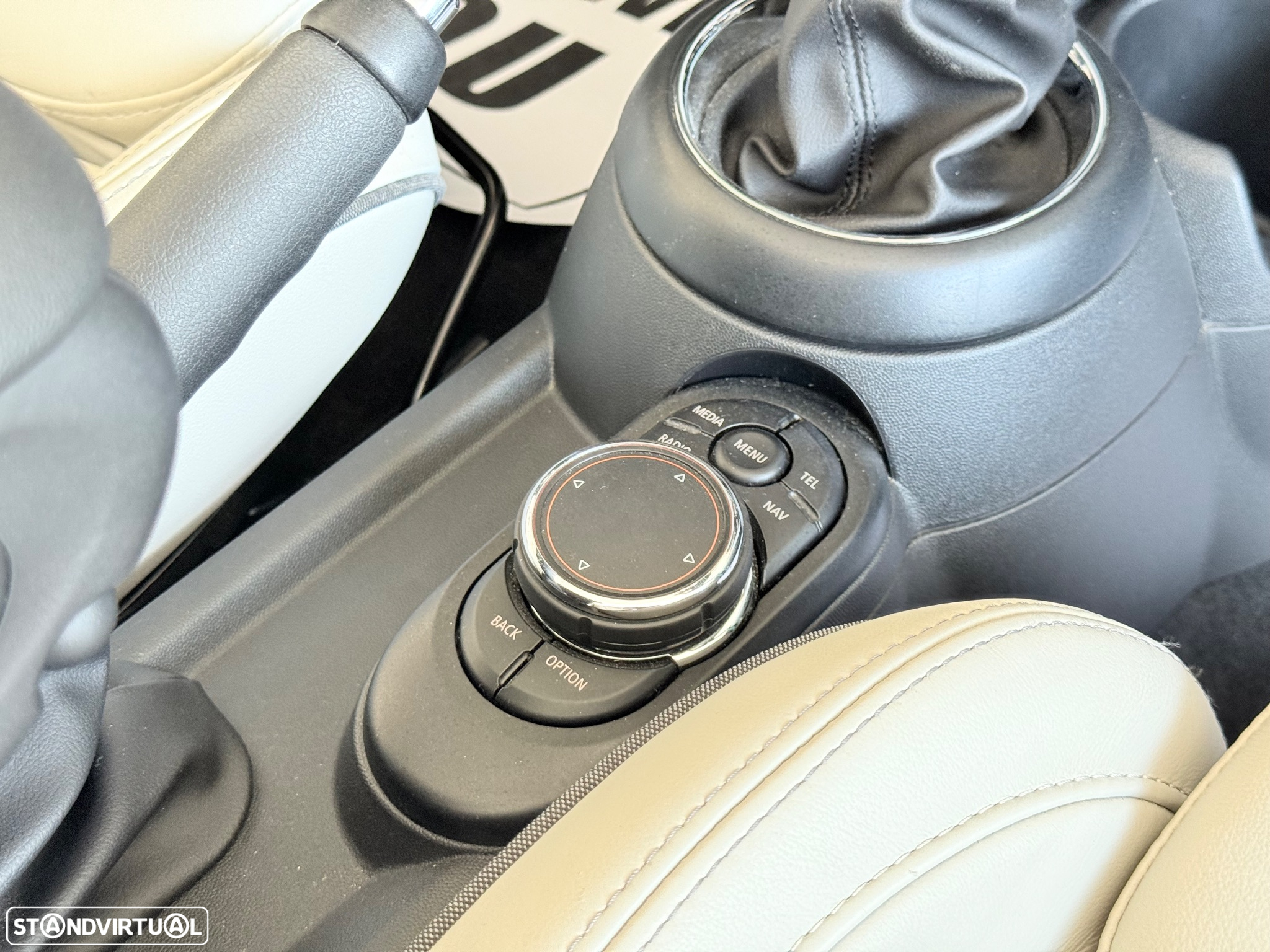 MINI Cabrio Cooper Auto. Essential - 39