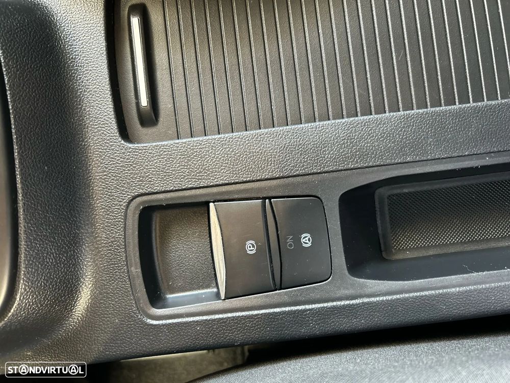 Ford Focus 1.5 EcoBlue S&S COOL&CONNECT - 33