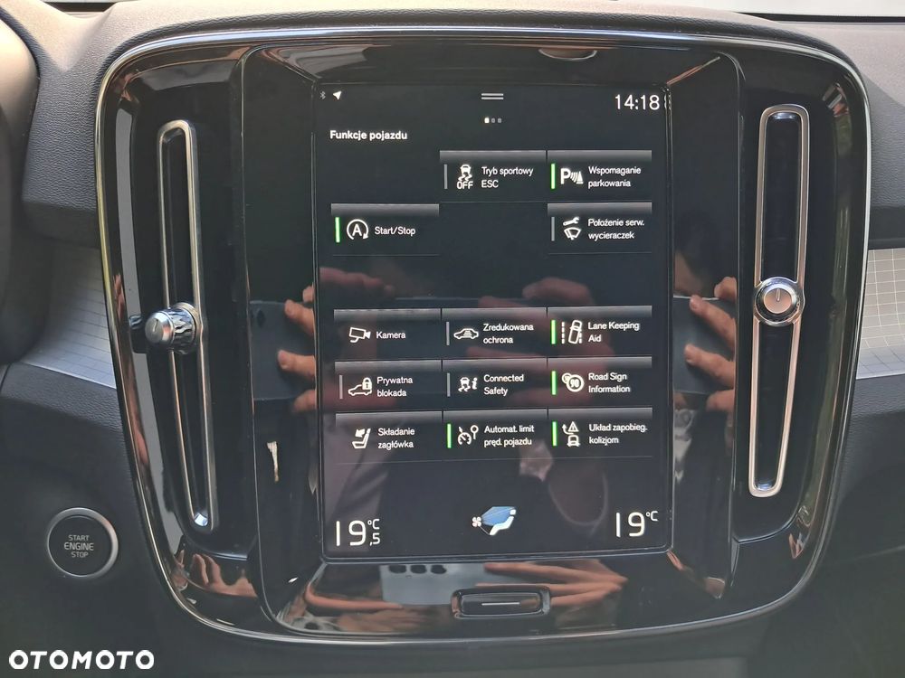 Volvo XC 40 T3 Momentum - 25