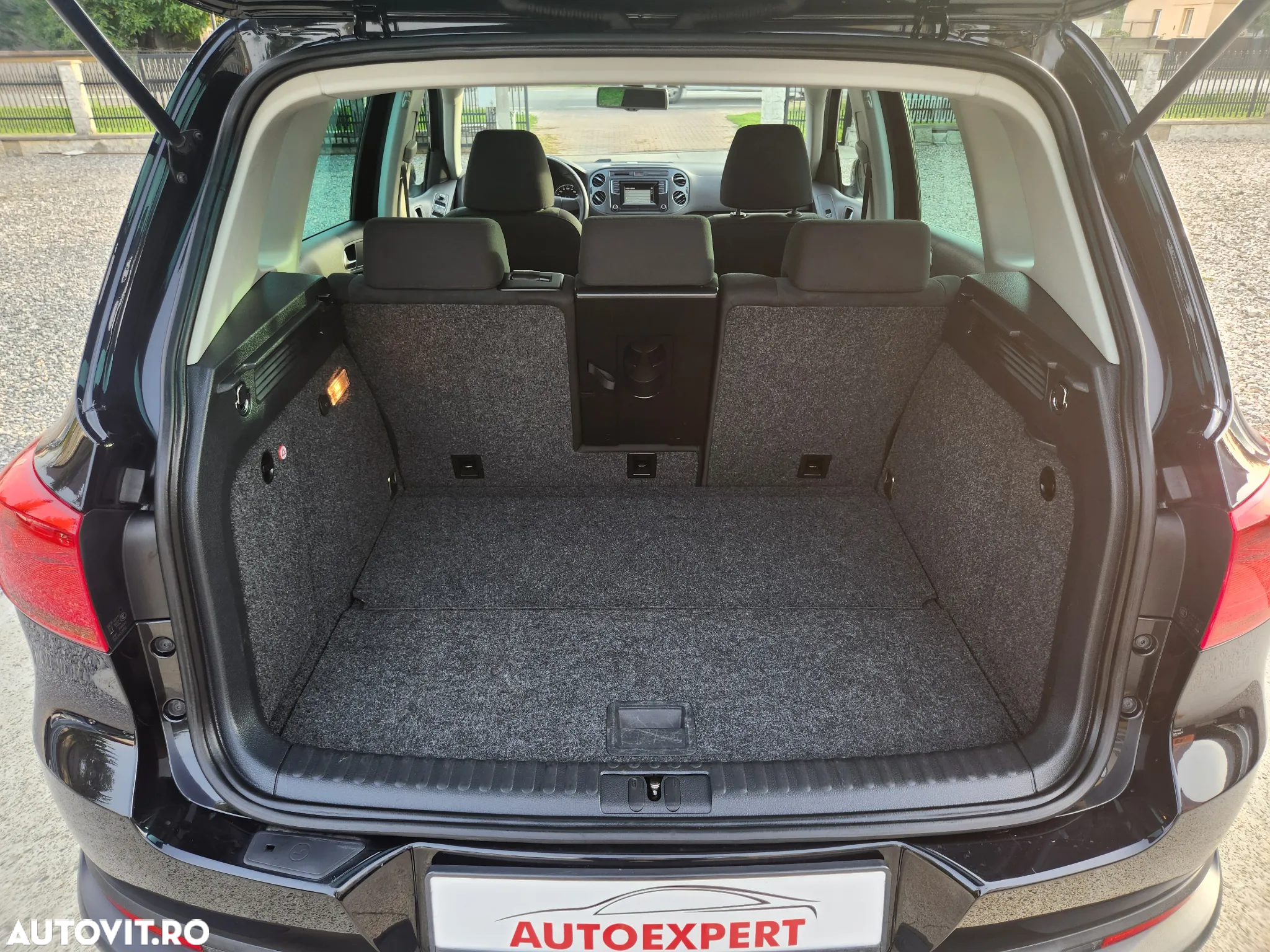 Volkswagen Tiguan 2.0 TDI 4Motion BMT Sport & Style - 32