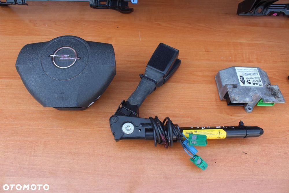 DESKA KONSOLA KOKPIT OPEL ZAFIRA B EUROPA KPL - 5