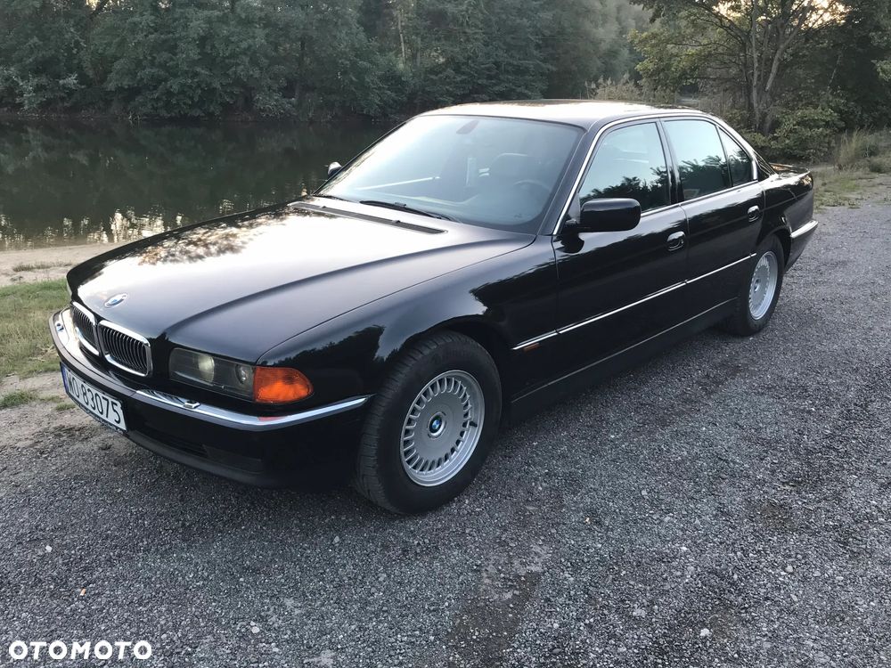 BMW Seria 7 750i - 1