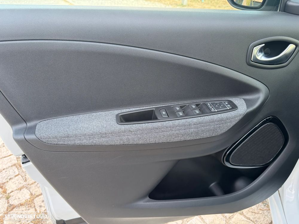Renault Zoe (c/ Bateria) EV50 135hp Iconic - 16
