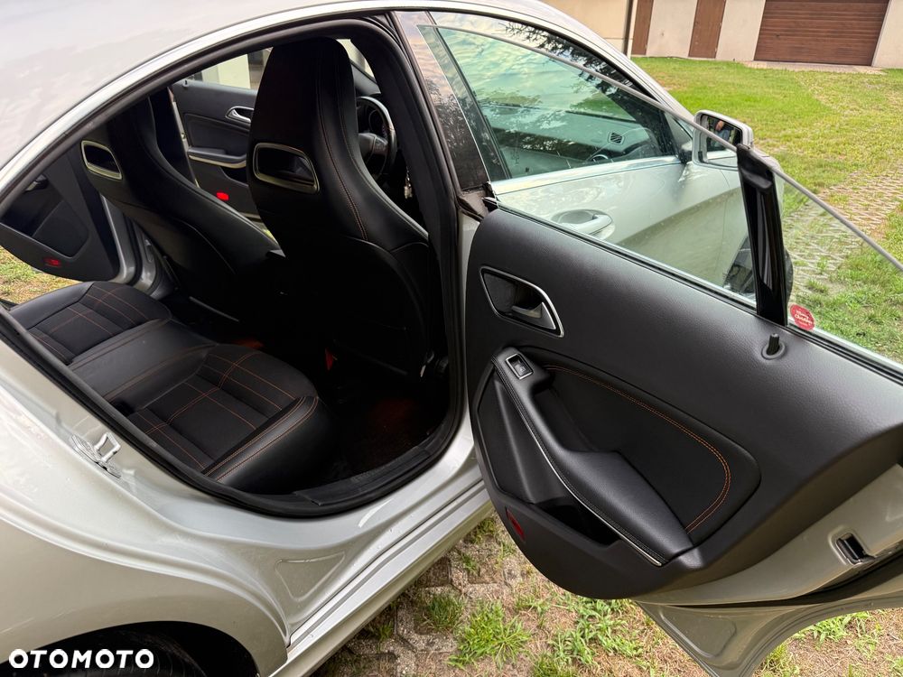 Mercedes-Benz CLA 200 7G-DCT Orange Art Edition - 25