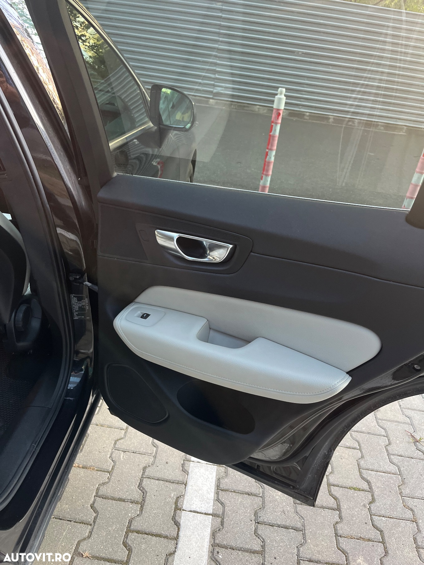 Volvo XC 60 B4 MHEV AWD Inscription - 17
