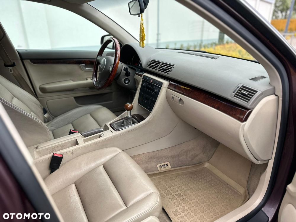 Audi A4 Avant 2.4 - 11