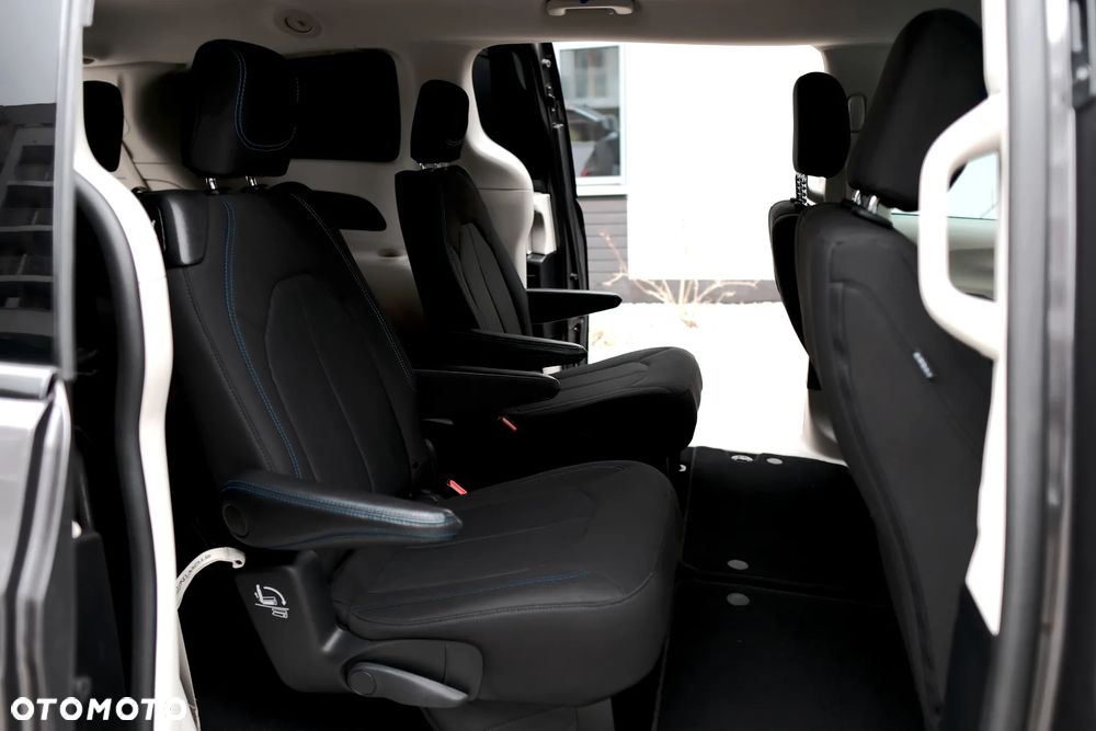 Chrysler Pacifica - 19