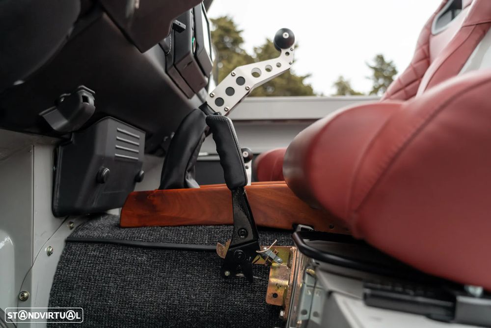 Land Rover Defender - 39