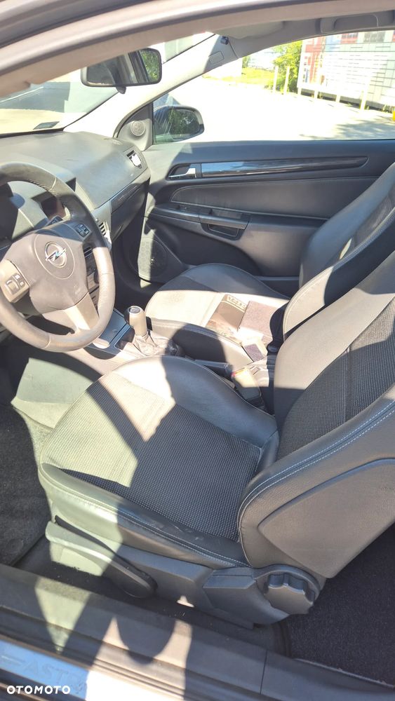Opel Astra GTC 2.0 Turbo Cosmo - 9