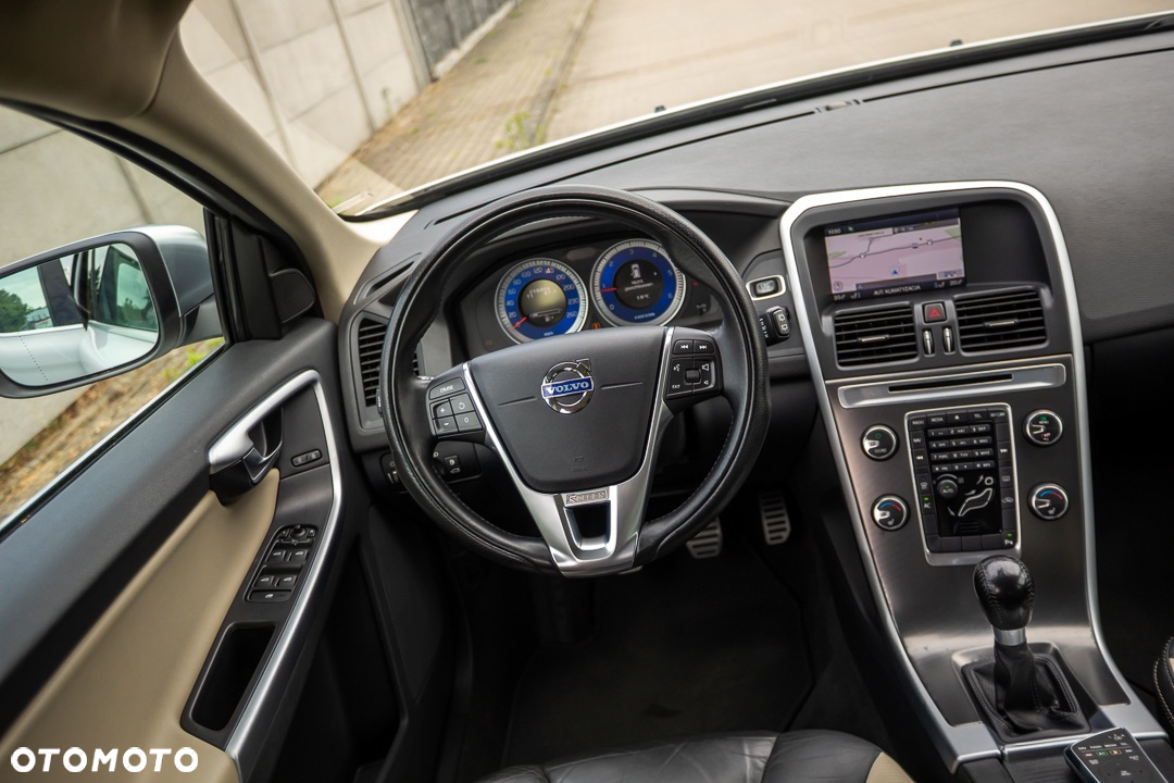 Volvo XC 60 DRIVe R-Design - 32