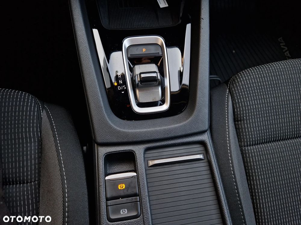 Skoda Octavia 2.0 TDI Selection DSG - 22