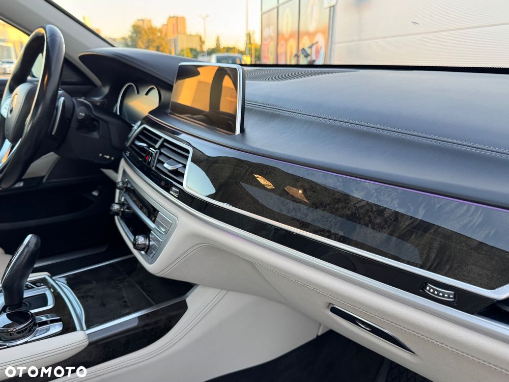 BMW Seria 7 740Li xDrive - 14