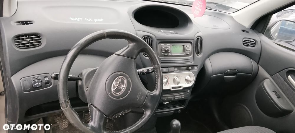 TOYOTA YARIS VERSO - 6
