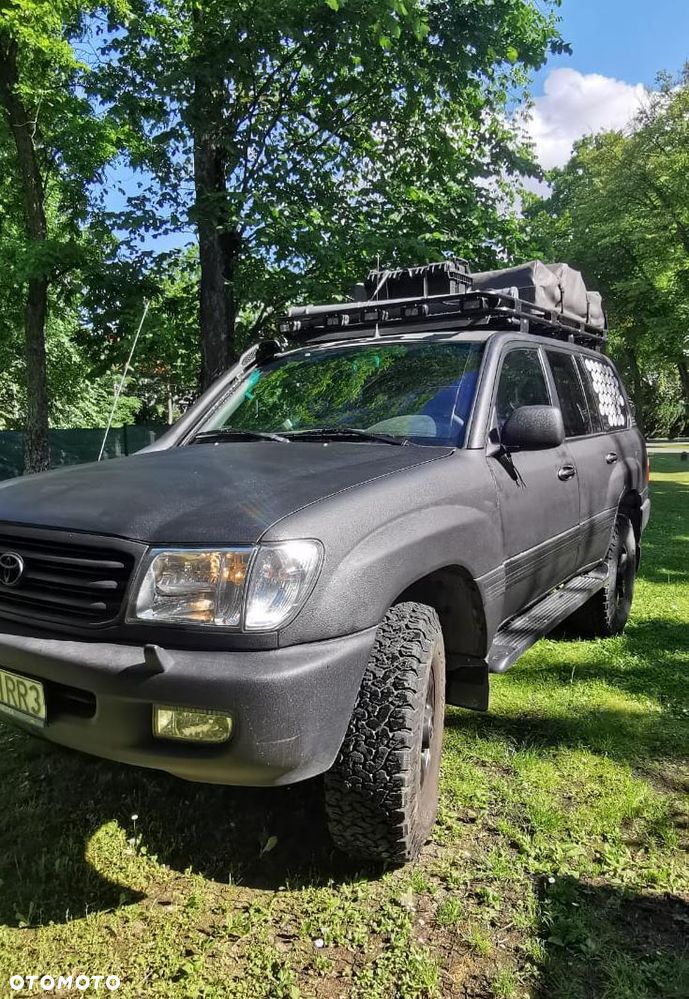 Toyota Land Cruiser 100 - 2