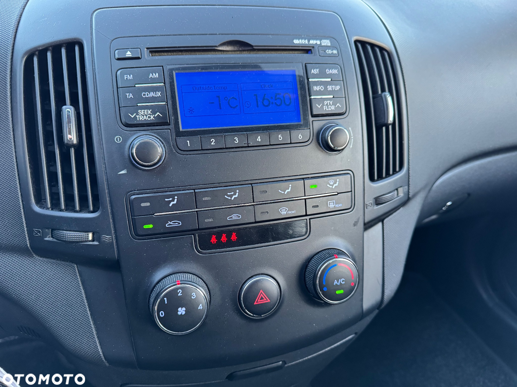 Hyundai i30 1.4 Comfort World Cup - 13