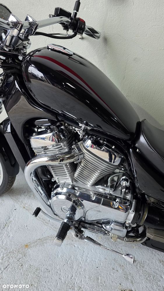 Suzuki Intruder - 10