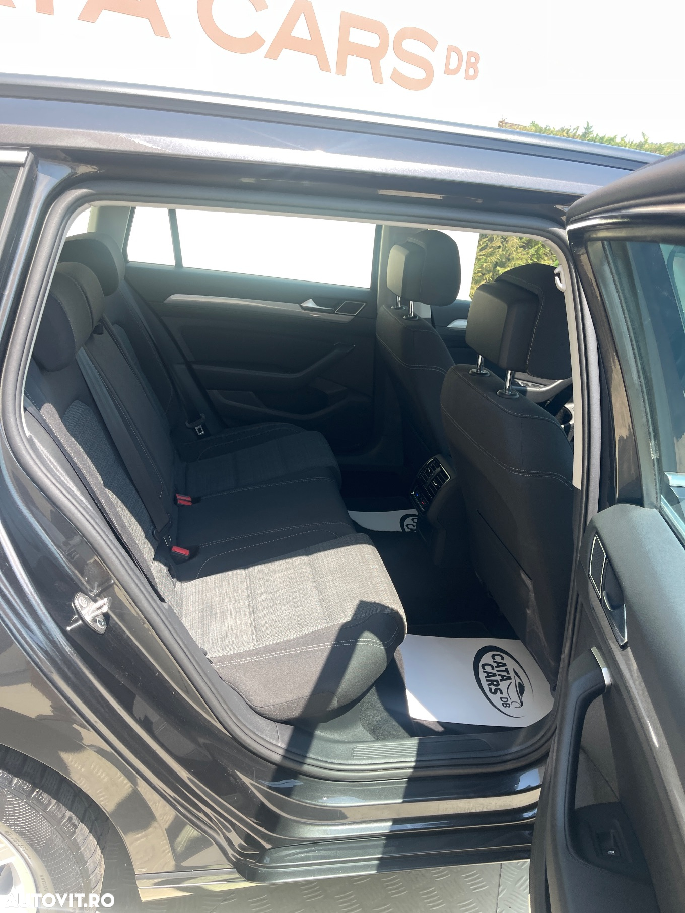 Volkswagen Passat - 25