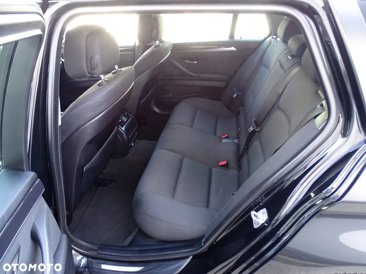 BMW Seria 5 528i xDrive - 12