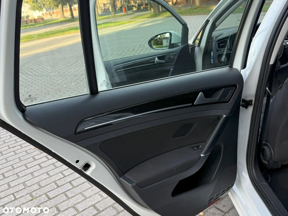 Volkswagen Golf - 10