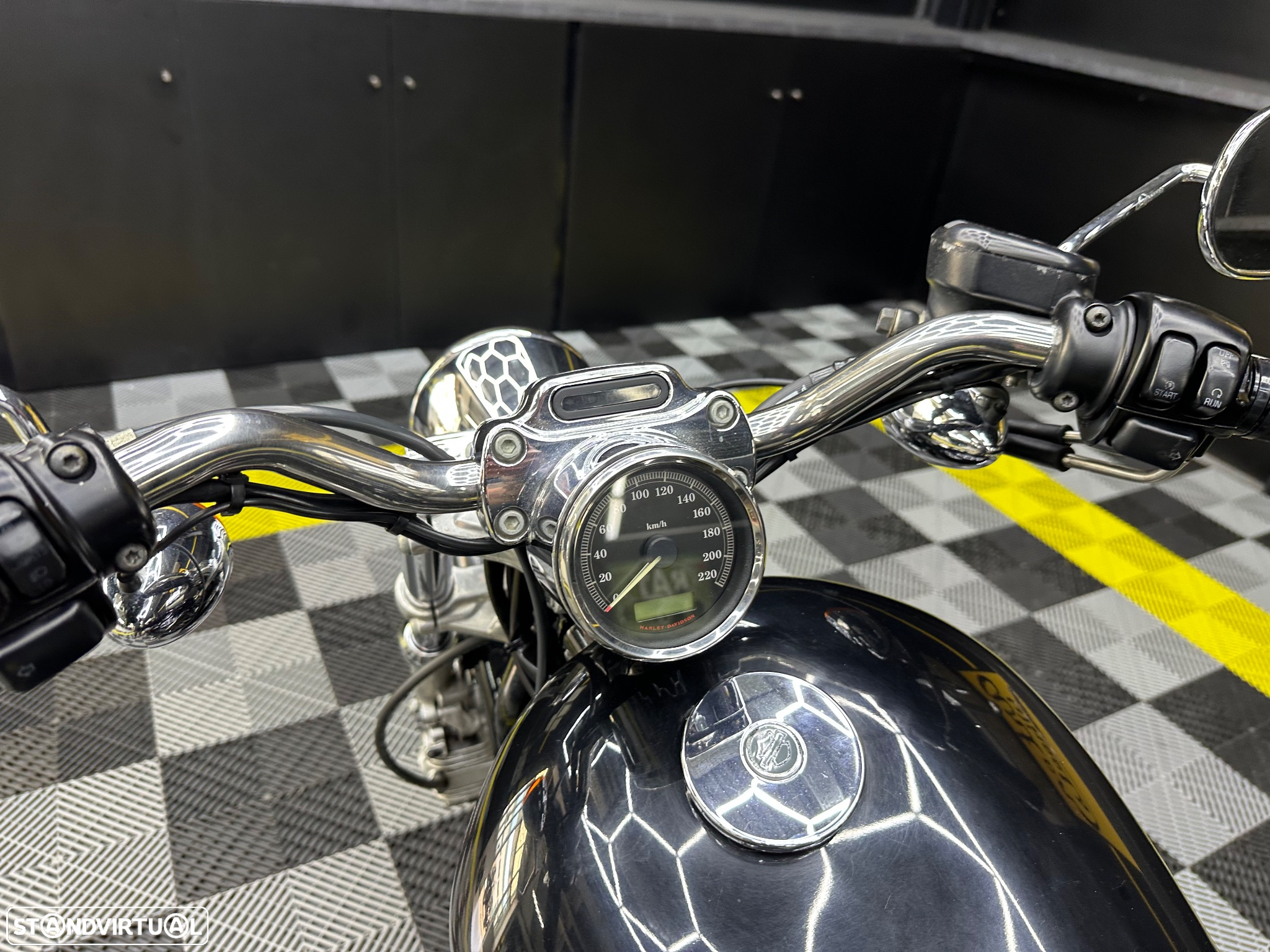 Harley-Davidson 883 - 6