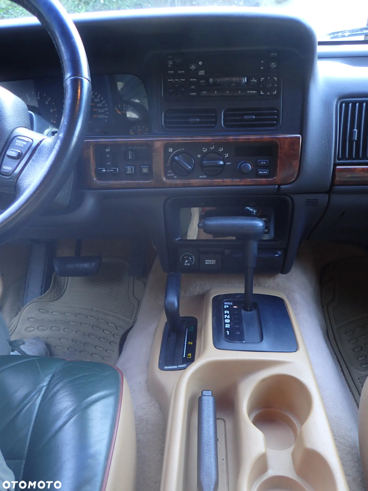 Jeep Grand Cherokee - 27