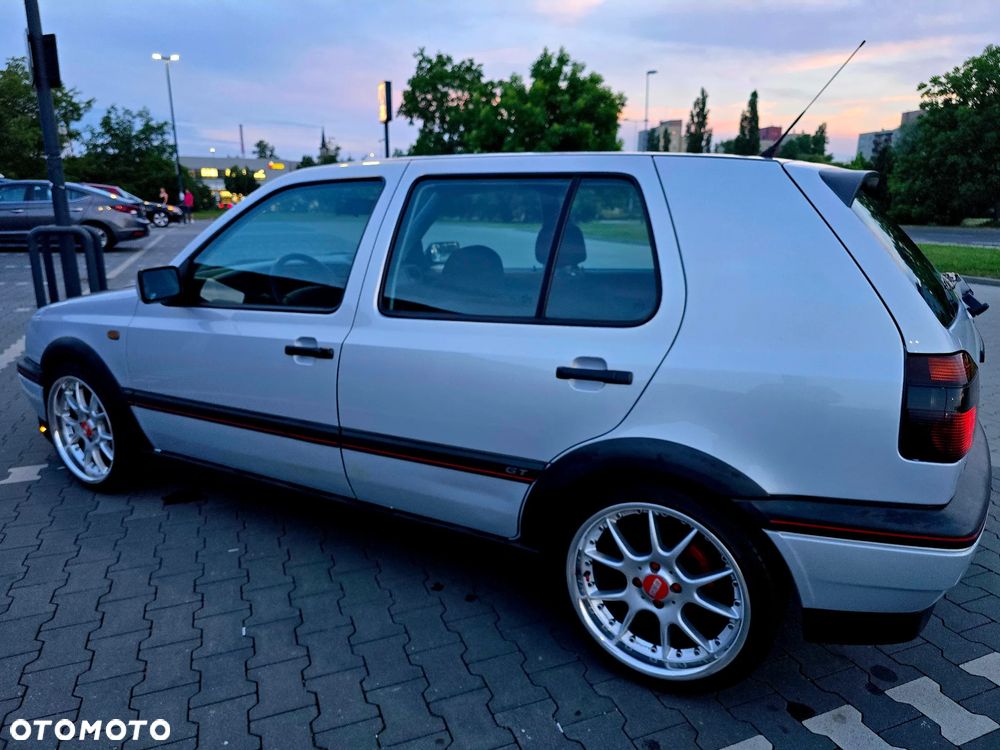Volkswagen Golf - 2