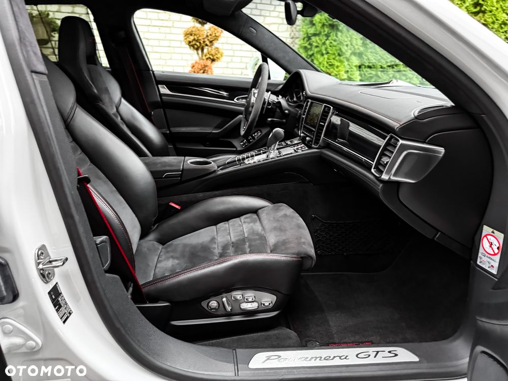 Porsche Panamera GTS PDK - 34