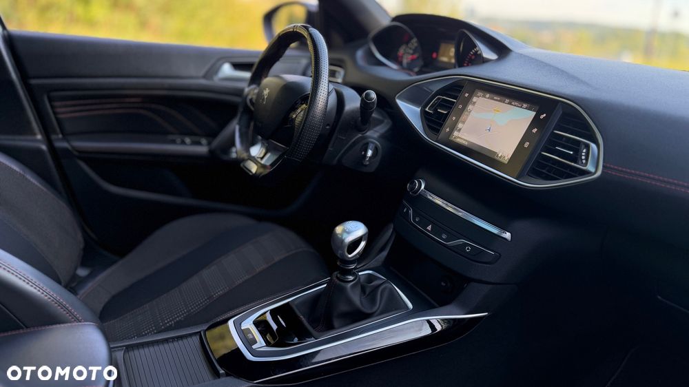 Peugeot 308 - 8