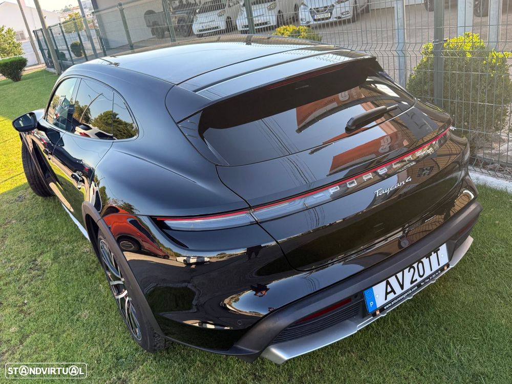 Porsche Taycan Cross Turismo - 42