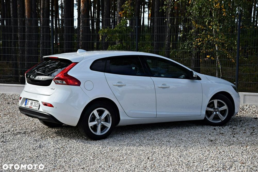 Volvo V40 - 24