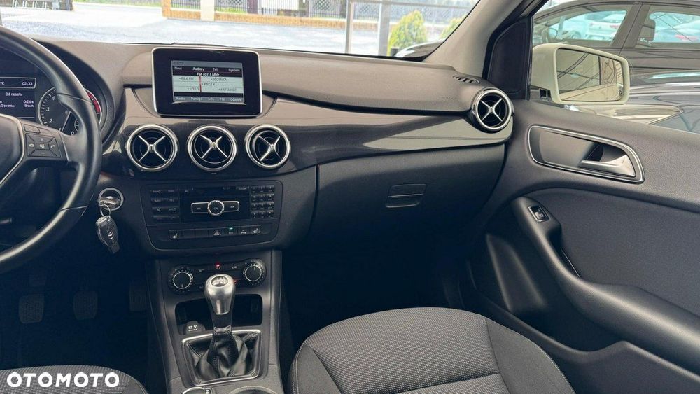 Mercedes-Benz Klasa B 180 BlueEFFICIENCY Edition 1 - 36