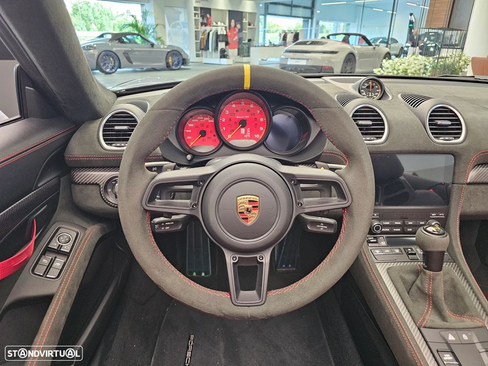 Porsche 718 Spyder - 25