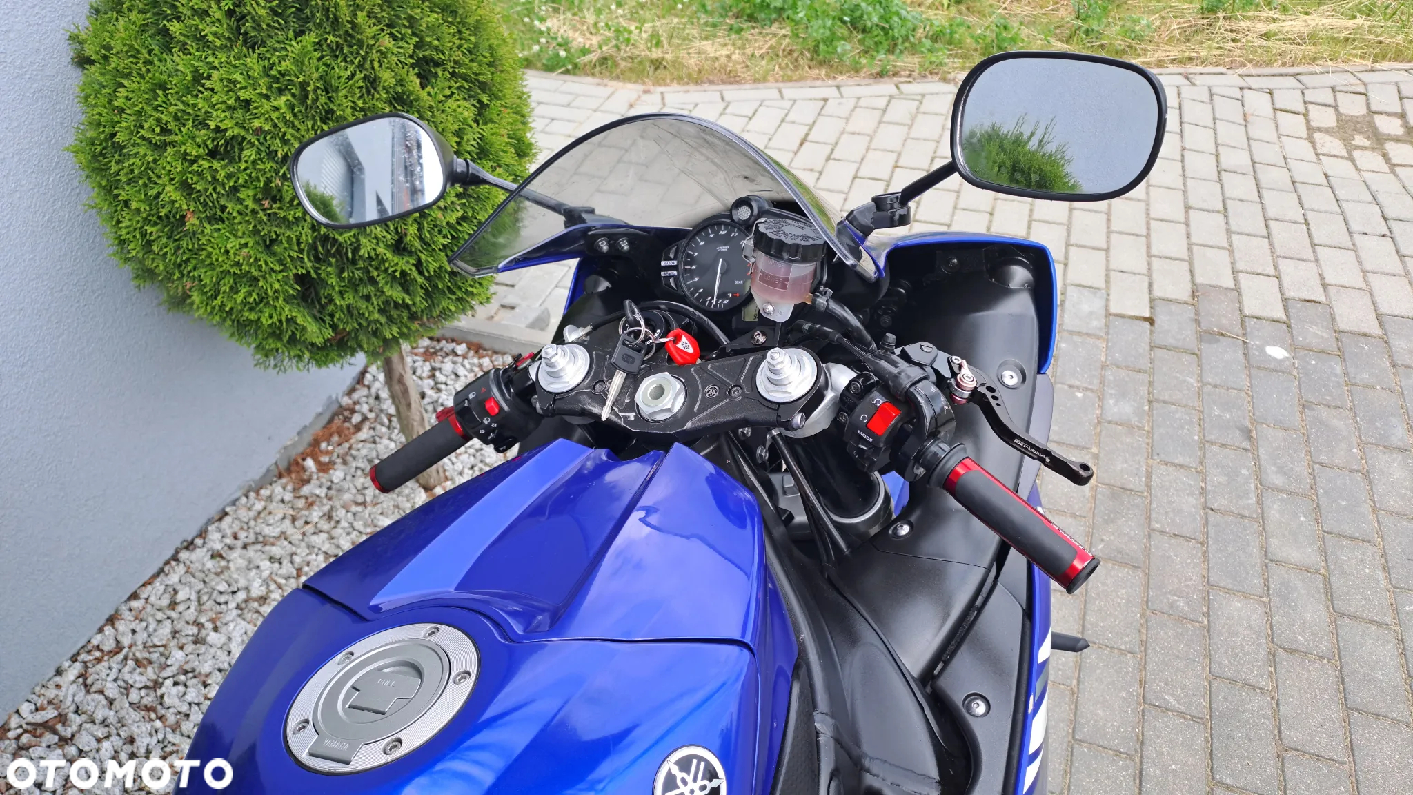 Yamaha R1 - 15