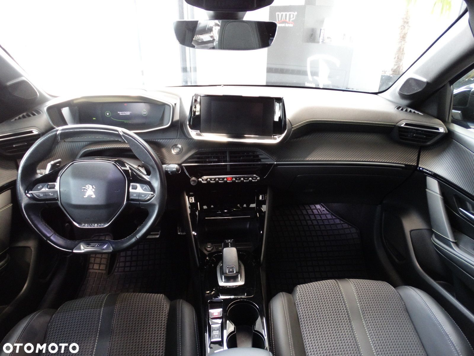 Peugeot 208 - 17
