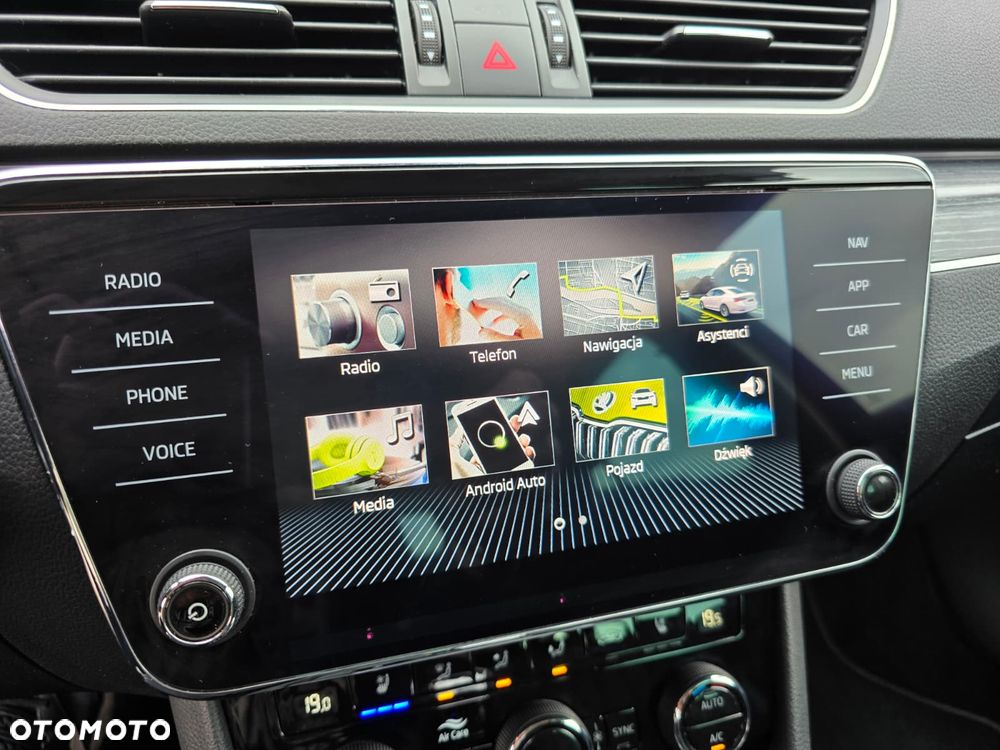 Skoda Superb 2.0 TDI DSG Premium Edition - 26