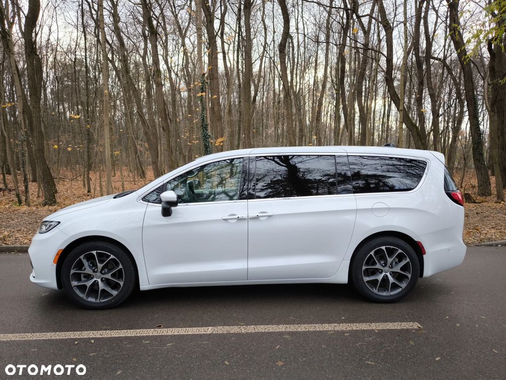 Chrysler Pacifica - 2