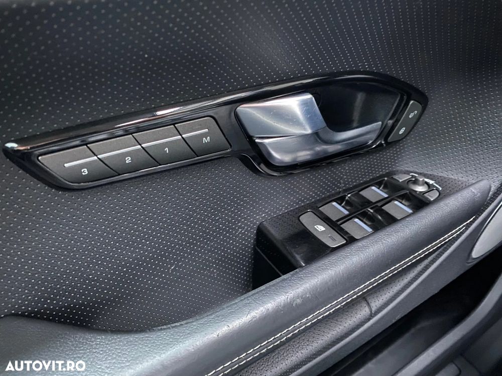 Land Rover Range Rover Evoque - 24