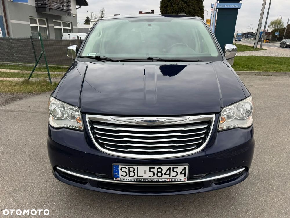 Chrysler Town & Country - 2