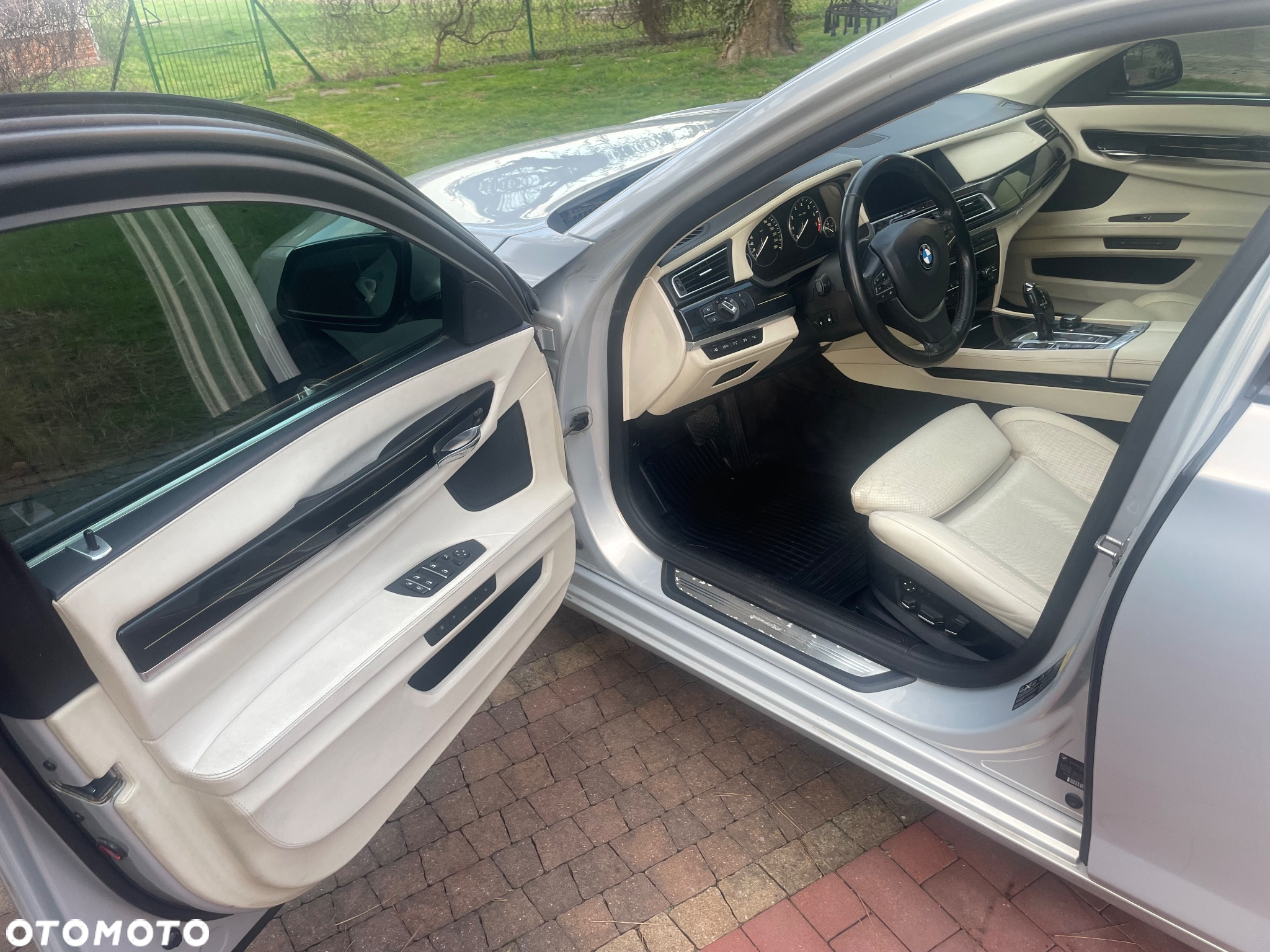 BMW Seria 7 750i L xDrive - 8