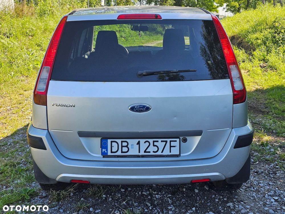 Ford Fusion 1.4 Ambiente - 11