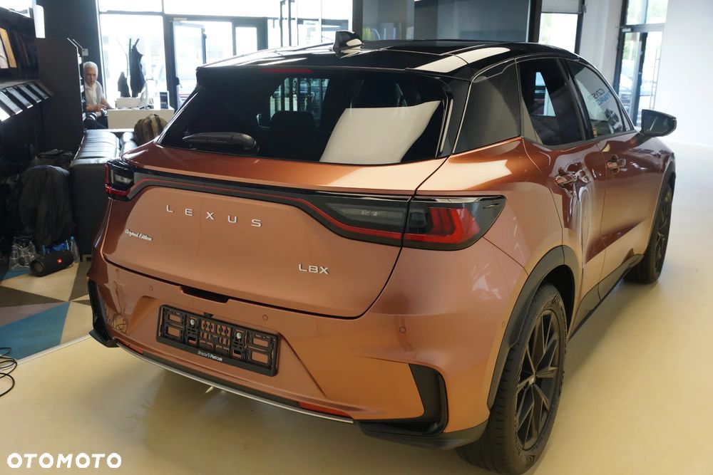 Lexus LBX - 4