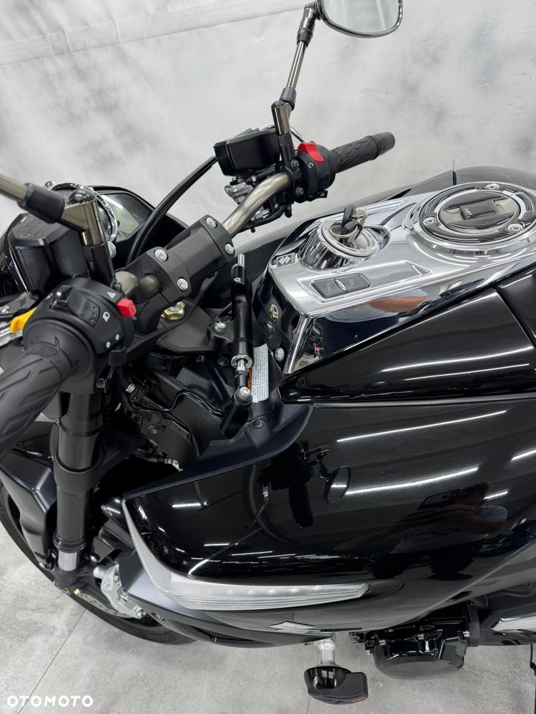 Suzuki GSX - 29